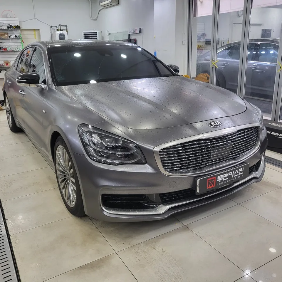 Kia K900のカーラッピング事例|費用目安・仕上がり 施工写真 2-1