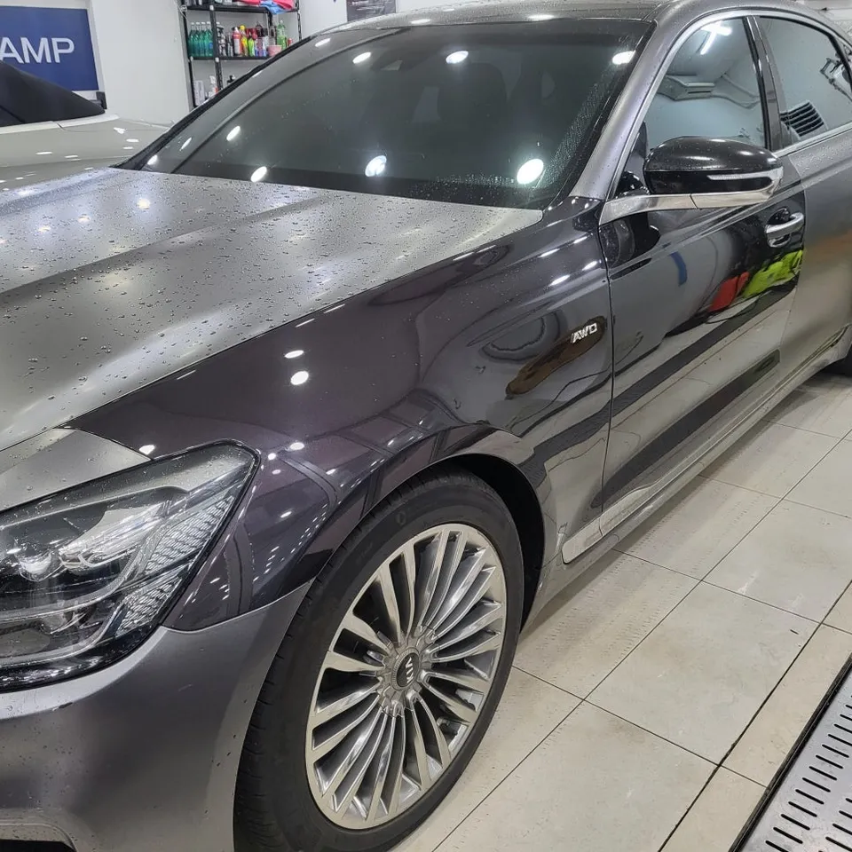 Kia K900のカーラッピング事例|費用目安・仕上がり 施工写真 1-2