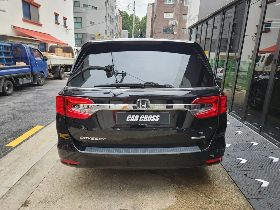 Honda Odysseyのカーラッピング事例|クロームパーツのブラック化 施工写真 3-3