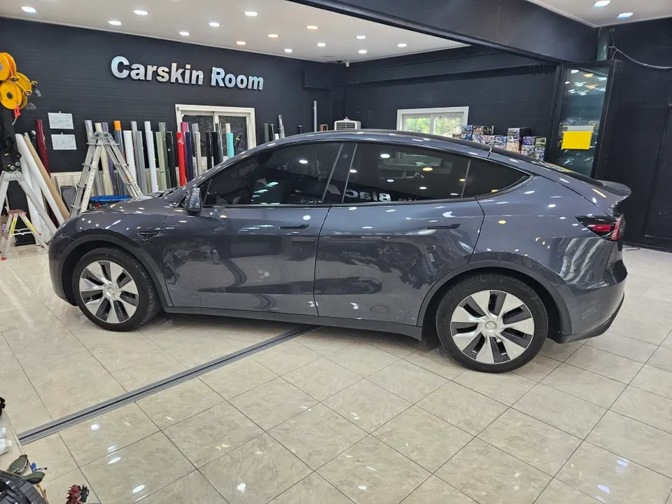 Tesla Model Yのガラスコーティング事例|費用目安・仕上がり 施工写真 3-1