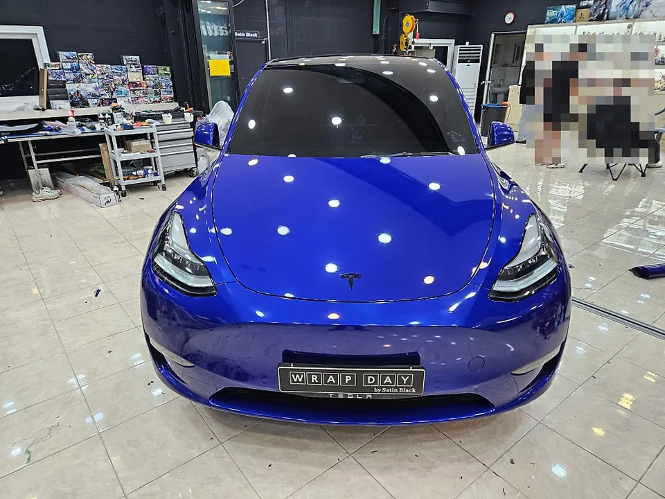 Tesla Model Yのガラスコーティング事例|費用目安・仕上がり 施工写真 1-3