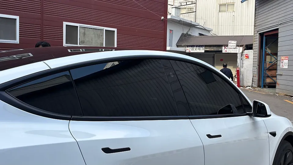 Tesla Model Y PPF施工事例｜費用目安・仕上がり 施工写真 1-2
