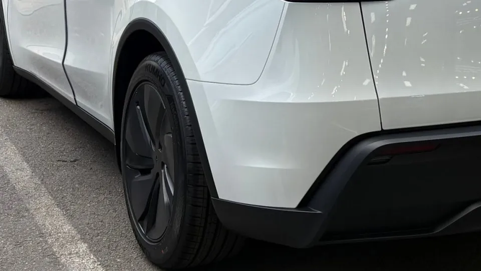 Tesla Model Y PPF施工事例｜費用目安・仕上がり 施工写真 1-3