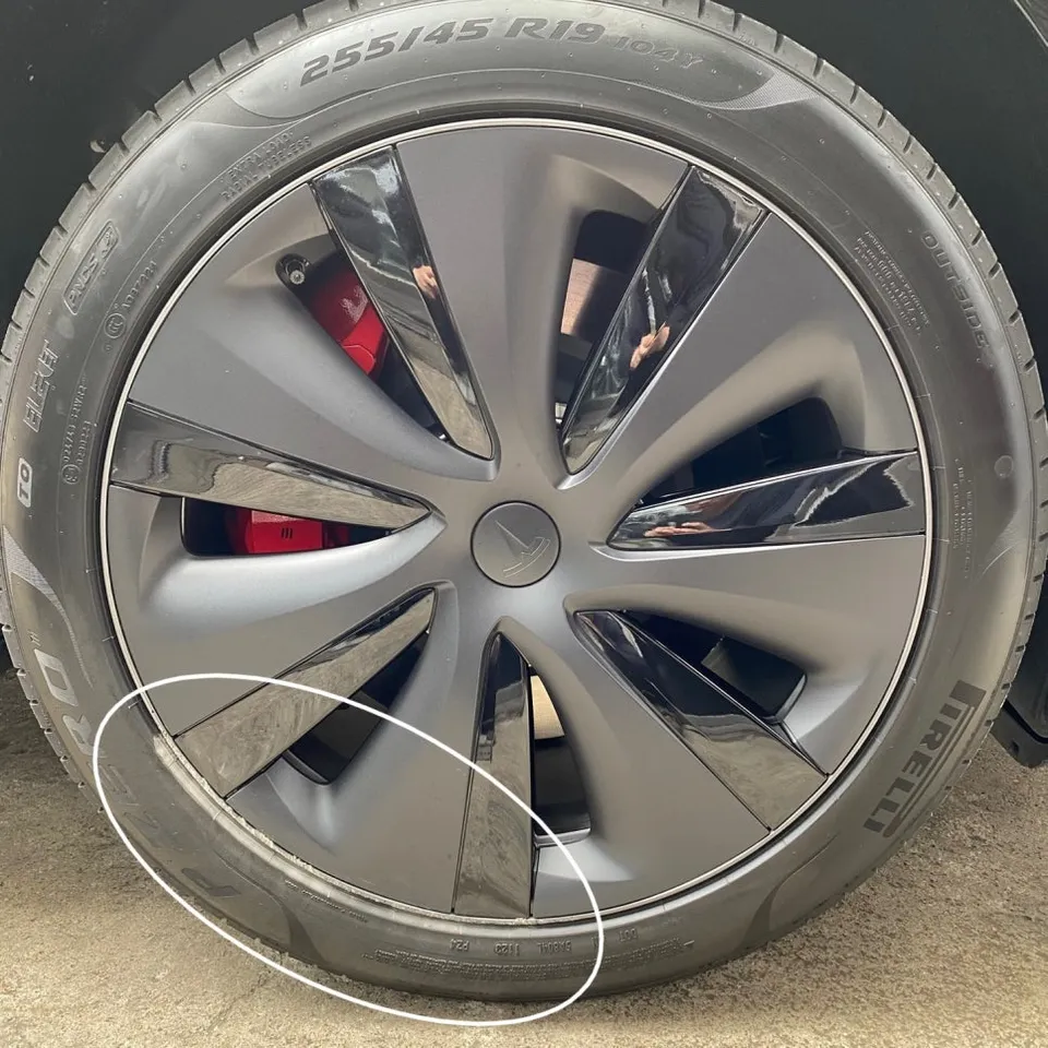 Tesla Model Sのホイールリペア・塗装事例 施工写真 2