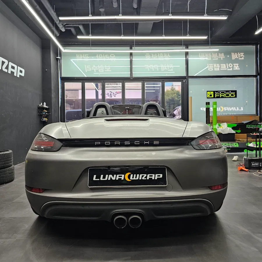 Porsche 718 Boxsterのカーラッピング事例|費用目安・仕上がり 施工写真 3-1