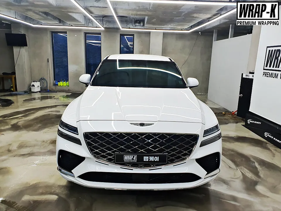 Genesis GV80 Coupe vinyl wrap - Genesis GV80 Coupe Vinyl Wrap Review: High-Gloss Finish photo 3