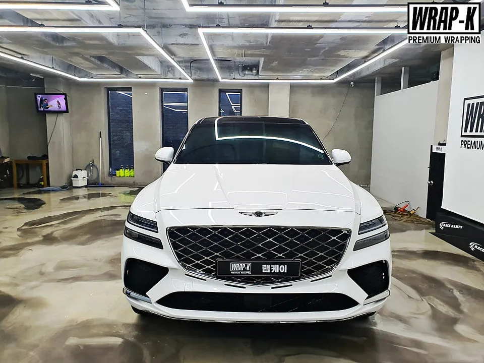 Genesis GV80 Coupe vinyl wrap - Genesis GV80 Coupe Vinyl Wrap Review: High-Gloss Finish photo 4