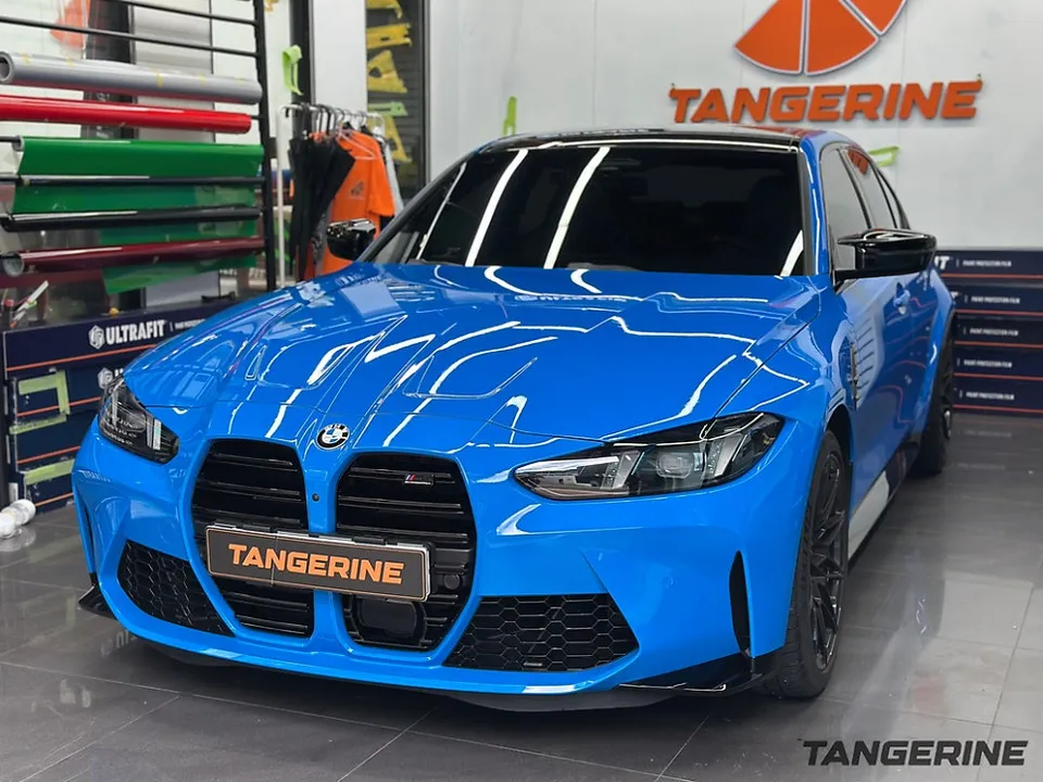 BMW M3のカーラッピング事例|シャークブルーの魅力 施工写真 3-1
