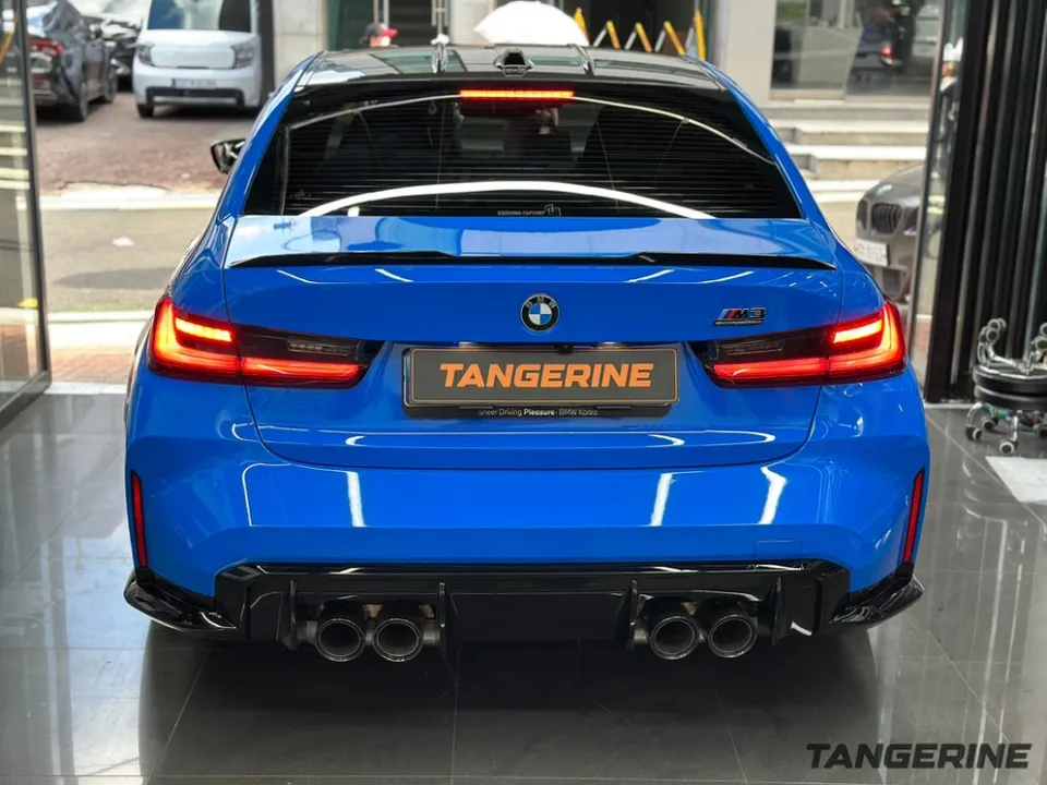 BMW M3のカーラッピング事例|シャークブルーの魅力 施工写真 1-3