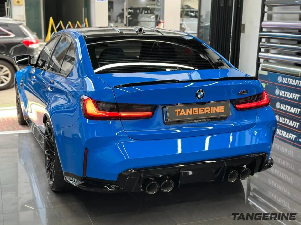 BMW M3のカーラッピング事例|シャークブルーの魅力 施工写真 2-3