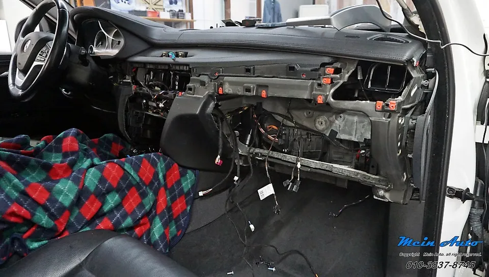 BMW X6 Car Audio Upgrade Review: M2C-200A photo 3