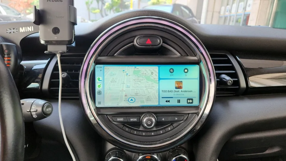 BMW MINI CooperのAndroid Auto・CarPlay取付事例 施工写真 4-1