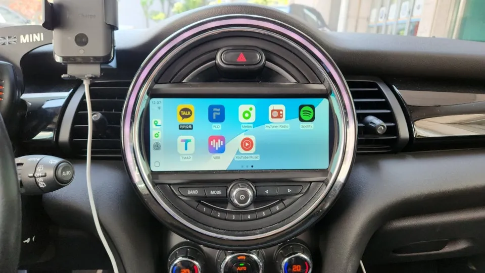 BMW MINI CooperのAndroid Auto・CarPlay取付事例 施工写真 3-2