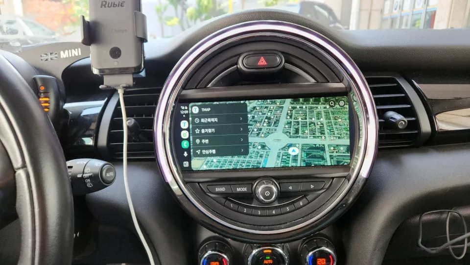 BMW MINI CooperのAndroid Auto・CarPlay取付事例 施工写真 4-2