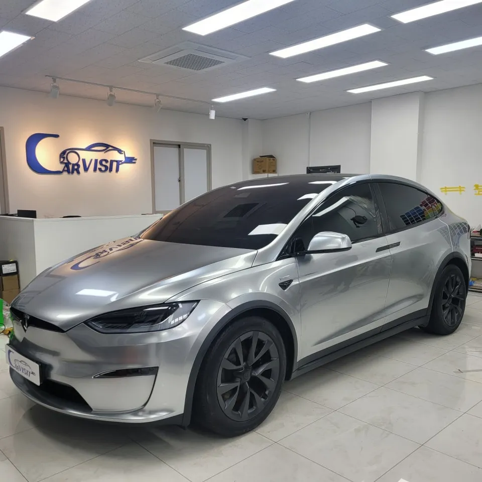 Tesla Model Xのカーラッピング事例|ポルシェクレヨンカラー 施工写真 3-1