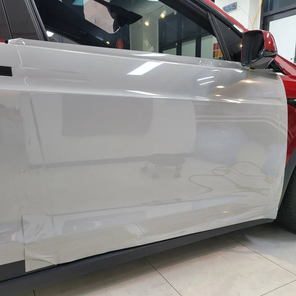 Tesla Model Xのカーラッピング事例|ポルシェクレヨンカラー 施工写真 1-3