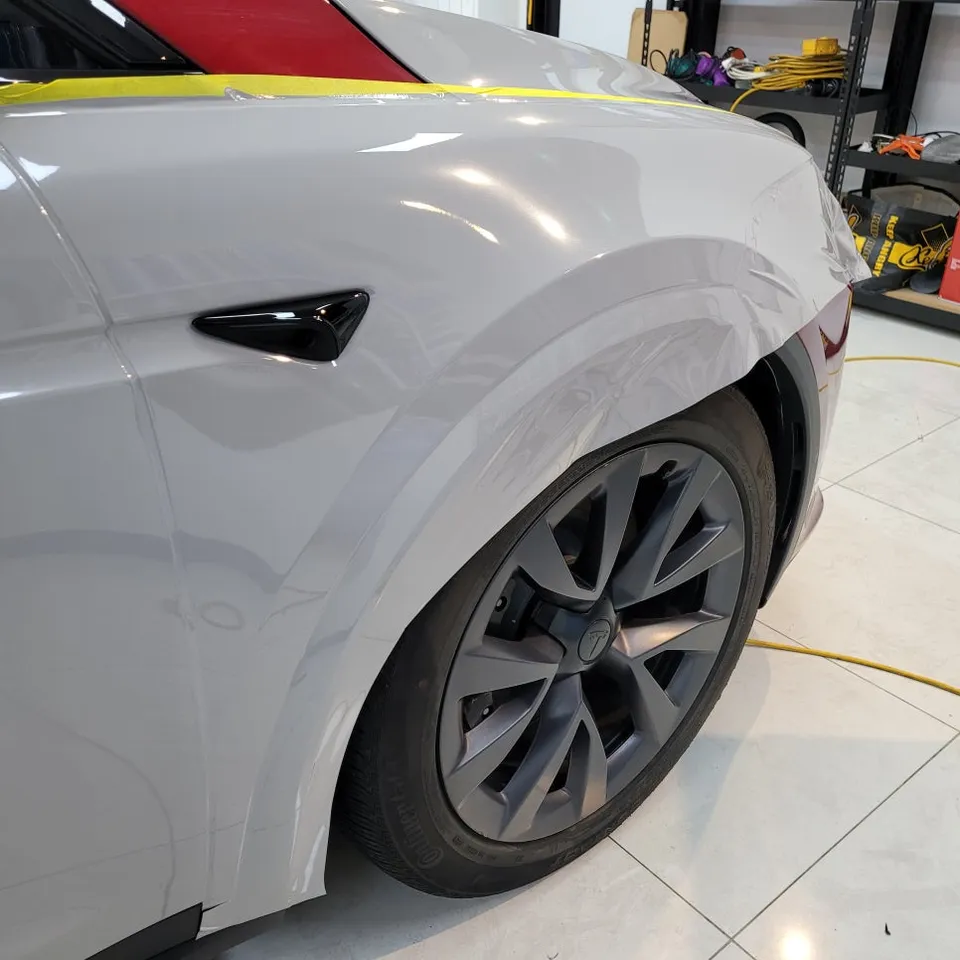 Tesla Model Xのカーラッピング事例|ポルシェクレヨンカラー 施工写真 2-3