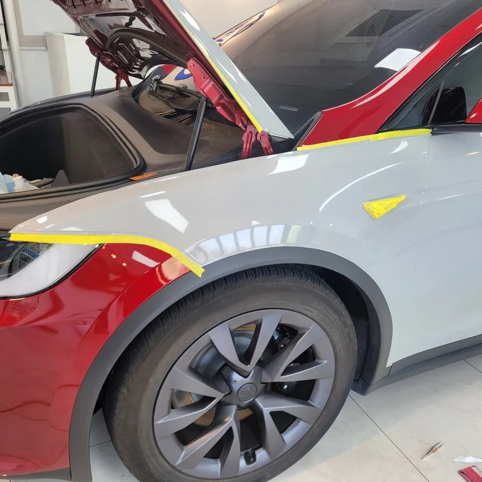Tesla Model Xのカーラッピング事例|ポルシェクレヨンカラー 施工写真 3-3