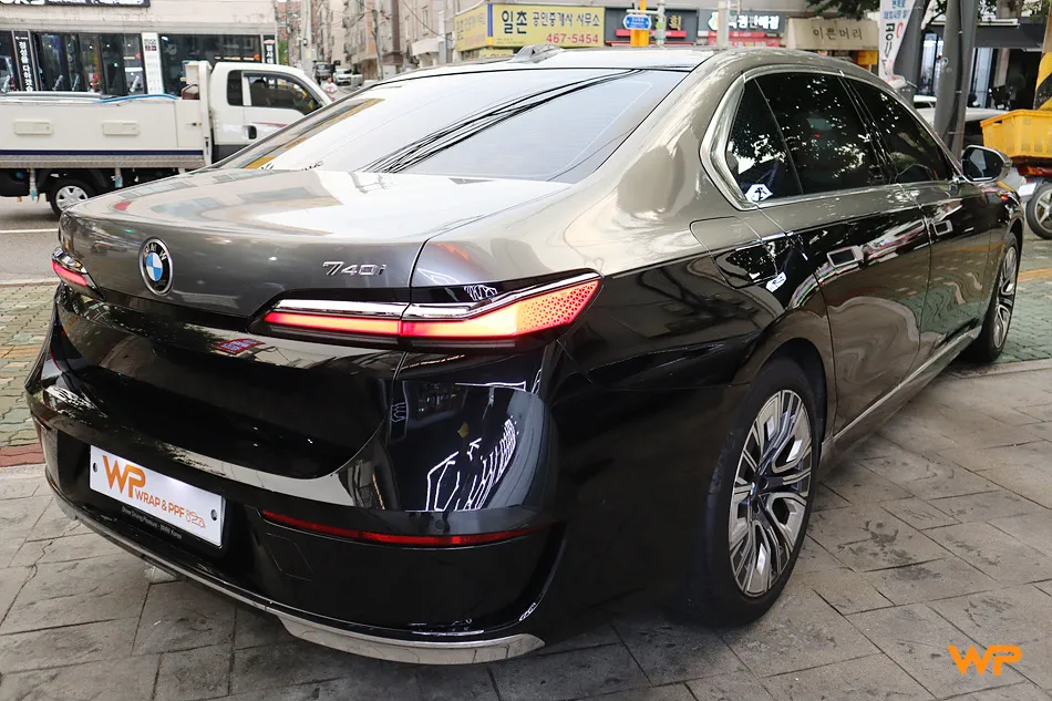 BMW 7 Seriesのツートンカーラッピング事例｜費用目安・仕上がり 施工写真 1-2