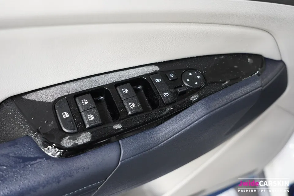 Kia SportageのPPF施工事例|内装保護の費用目安 施工写真 1-2