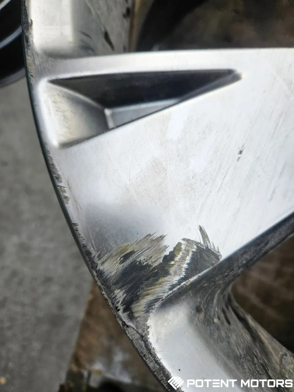 Genesis GV80 wheel repair - Genesis GV80 Wheel Repair Review - Hyper Silver Restoration photo 2