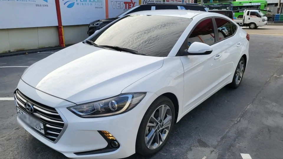 Hyundai Elantraのカーフィルム施工事例｜費用目安・仕上がり 施工写真 3-1