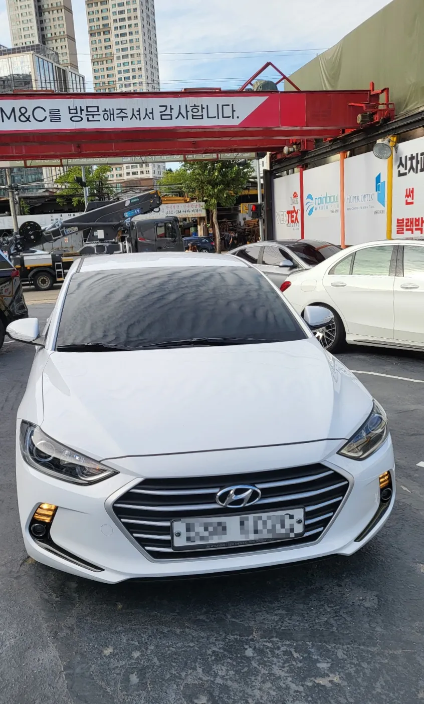 Hyundai Elantraのカーフィルム施工事例｜費用目安・仕上がり 施工写真 1-2
