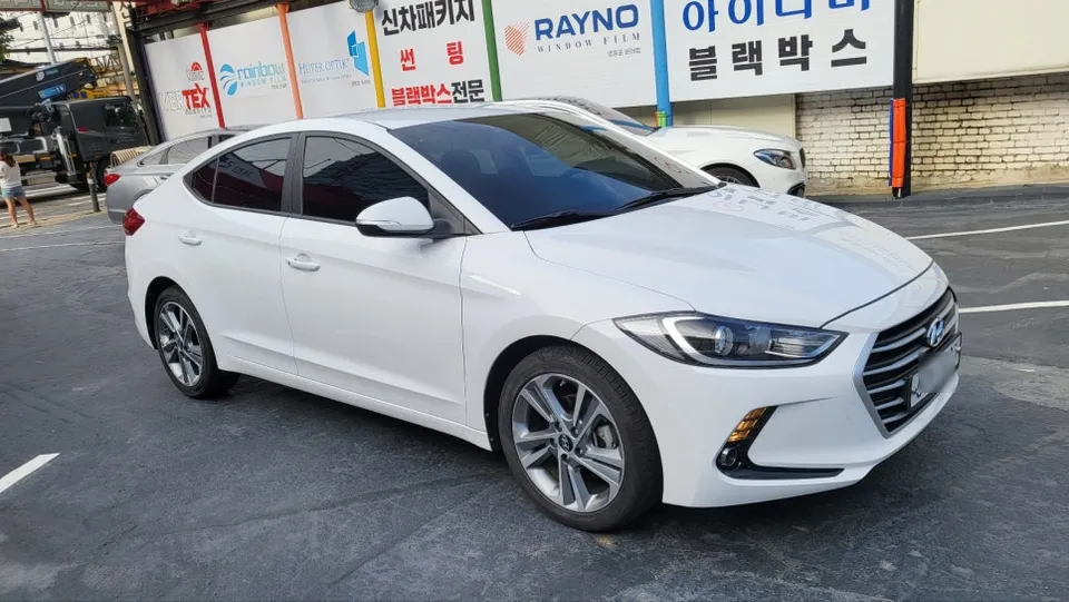 Hyundai Elantraのカーフィルム施工事例｜費用目安・仕上がり 施工写真 2-2