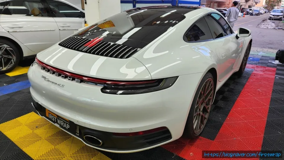 ポルシェ911カレラ カーラッピング事例|タンザナイトブルー 施工写真 2-1