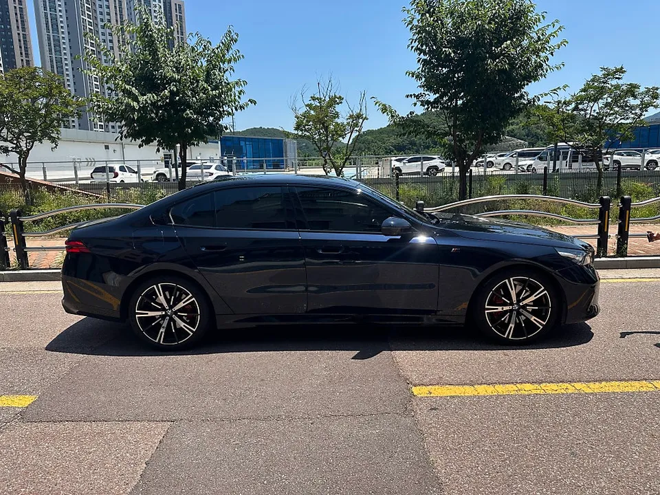 BMW G60 vinyl wrap - BMW G60 Vinyl Wrap Review: Cost & Before/After Results photo 3