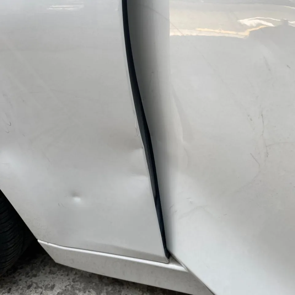 BMW 320d body repair - BMW 320d Auto Body Repair Review: Side Panel Restoration photo 6