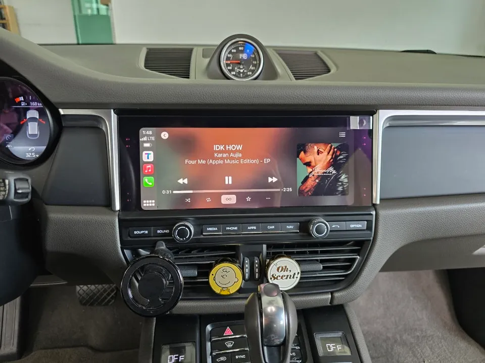 Porsche MacanのAndroid Auto・CarPlay取付事例 施工写真 3-2
