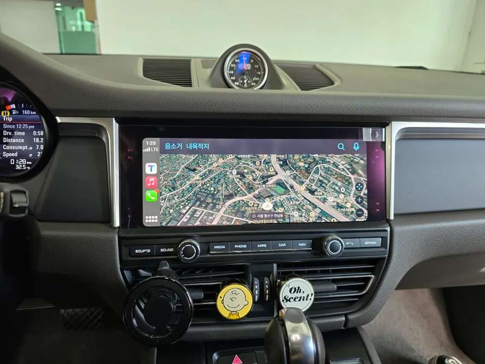 Porsche MacanのAndroid Auto・CarPlay取付事例 施工写真 4-2