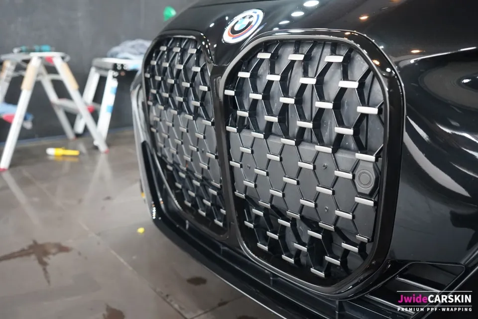 BMW 420i G20 vinyl wrap - BMW 420i Vinyl Wrap Review: Gloss Black Grille Upgrade photo 4