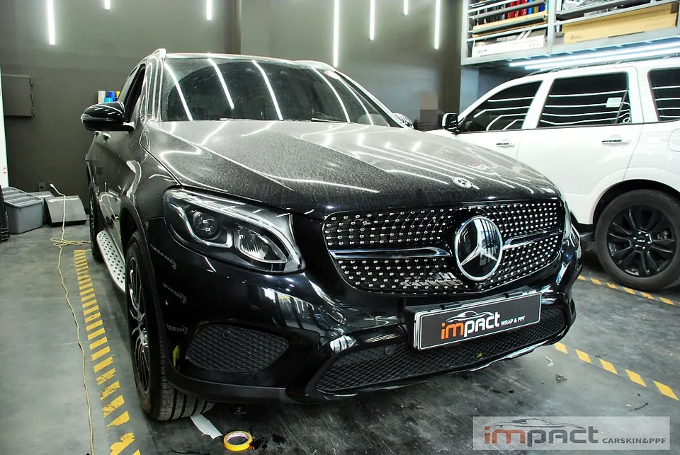 Mercedes-Benz GLC 350のカーラッピング事例 施工写真 1-2