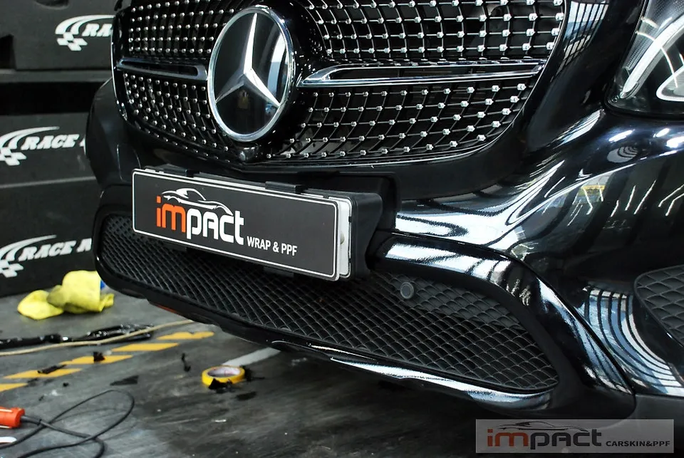 Mercedes-Benz GLC 350のカーラッピング事例 施工写真 2-2