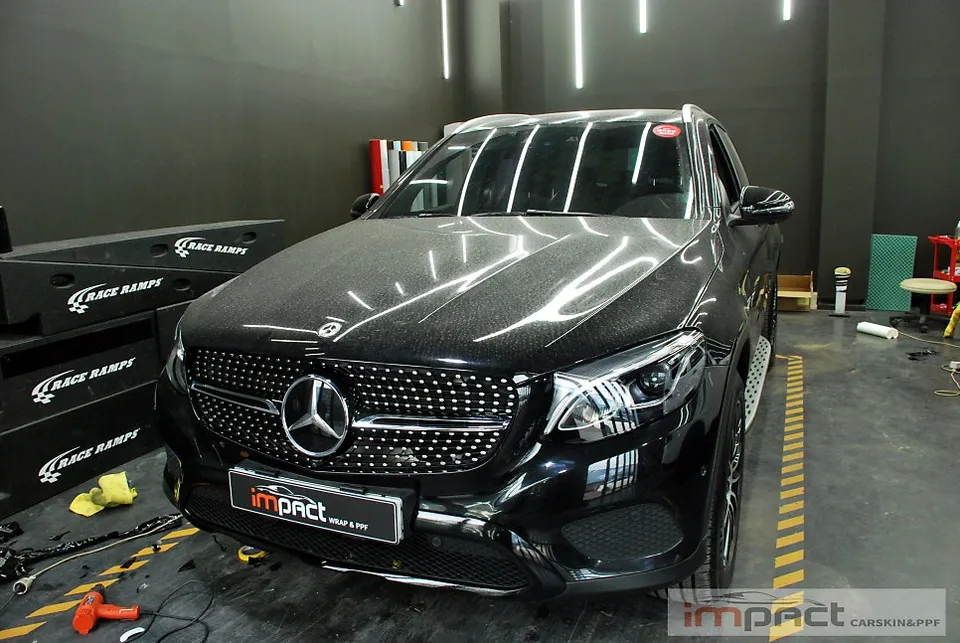 Mercedes-Benz GLC 350のカーラッピング事例 施工写真 4-2