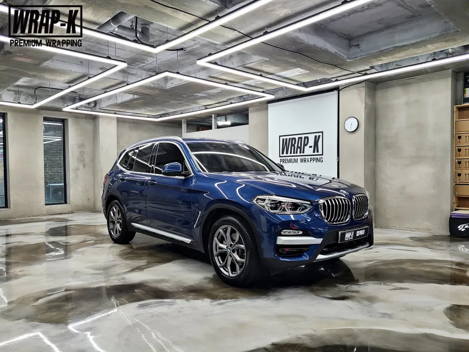 BMW X3のカーラッピング事例：クロームパーツをブラック化 写真