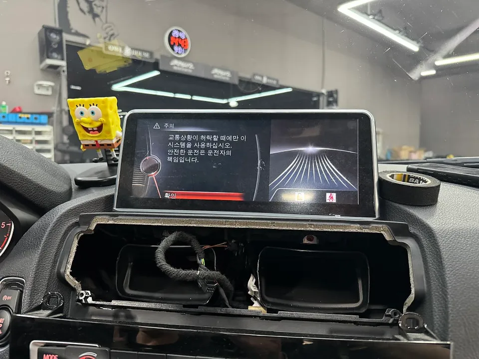 BMW 1 Series F20のAndroid Auto・CarPlay取付事例 施工写真 3-2