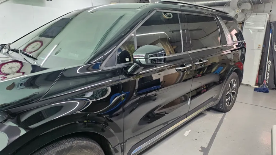 Kia Carnival 4代目 カーラッピング事例|費用目安・仕上がり 施工写真 3-1