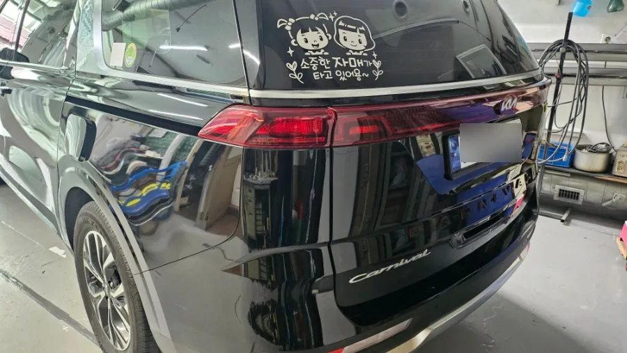 Kia Carnival 4代目 カーラッピング事例|費用目安・仕上がり 施工写真 1-2