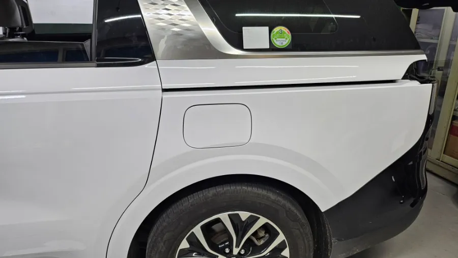 Kia Carnival 4代目 カーラッピング事例|費用目安・仕上がり 施工写真 3-3