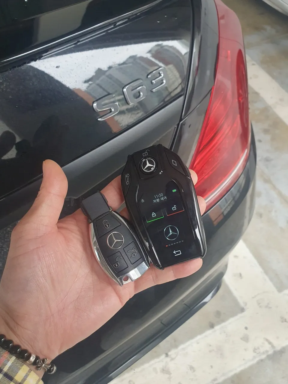 Mercedes-Benz S63 AMG oem options - Mercedes-Benz S63 AMG OEM Options Review — Enhanced Key Fob photo 3