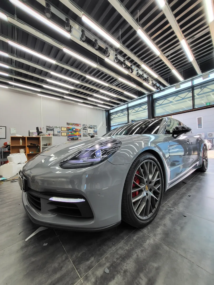 Porsche Panameraのカーラッピング事例 施工写真 2-2