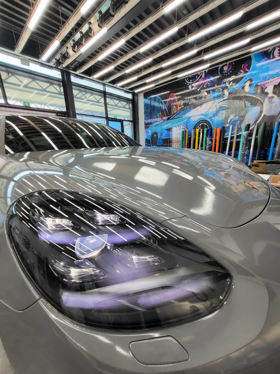 Porsche Panameraのカーラッピング事例 施工写真 4-2