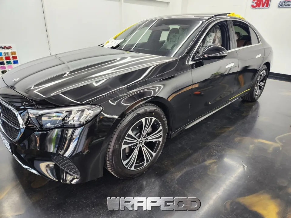 Mercedes-Benz Eクラスのカーラッピング事例｜費用目安・仕上がり 施工写真 3-2