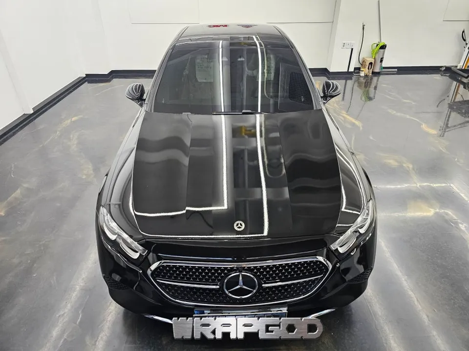 Mercedes-Benz Eクラスのカーラッピング事例｜費用目安・仕上がり 施工写真 2-3