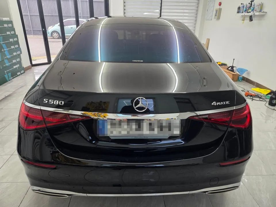 メルセデス・ベンツ Sクラス W223 カーラッピング事例 施工写真 2-1