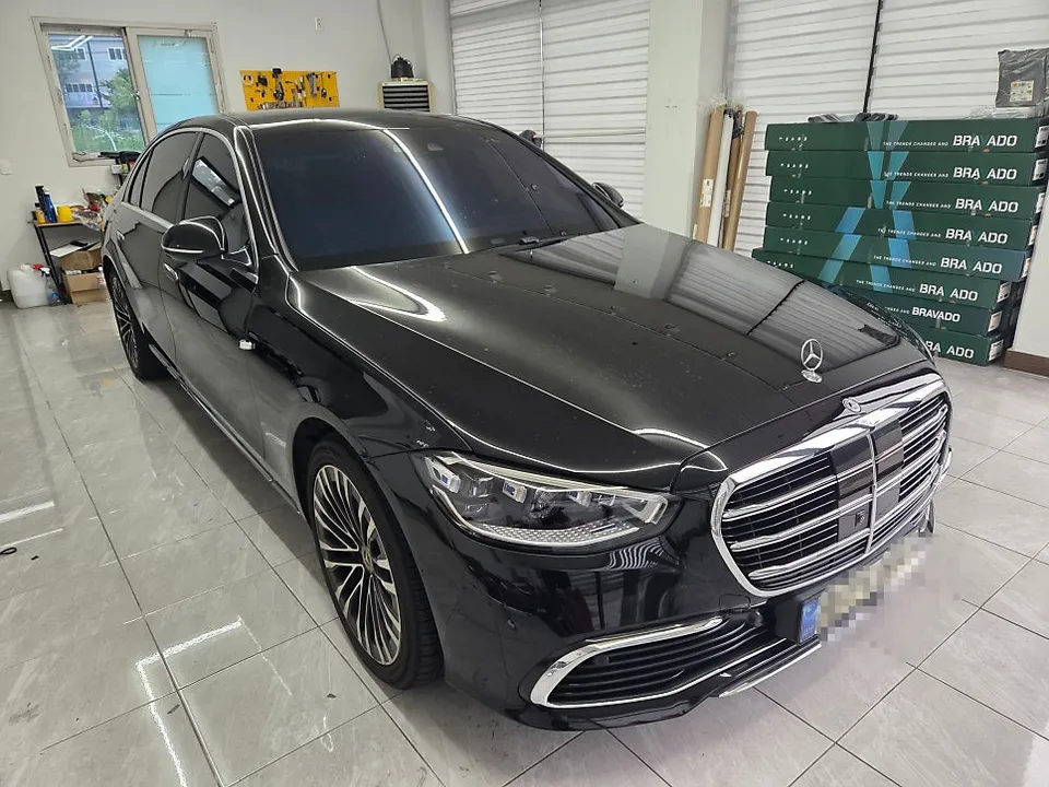 メルセデス・ベンツ Sクラス W223 カーラッピング事例 施工写真 1-2
