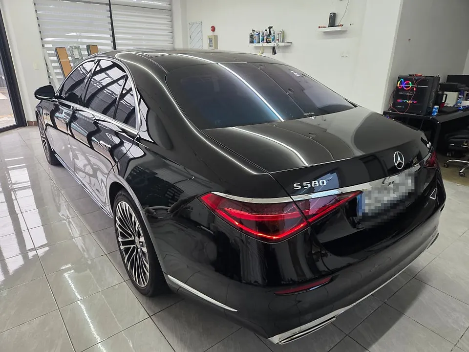 メルセデス・ベンツ Sクラス W223 カーラッピング事例 施工写真 2-2